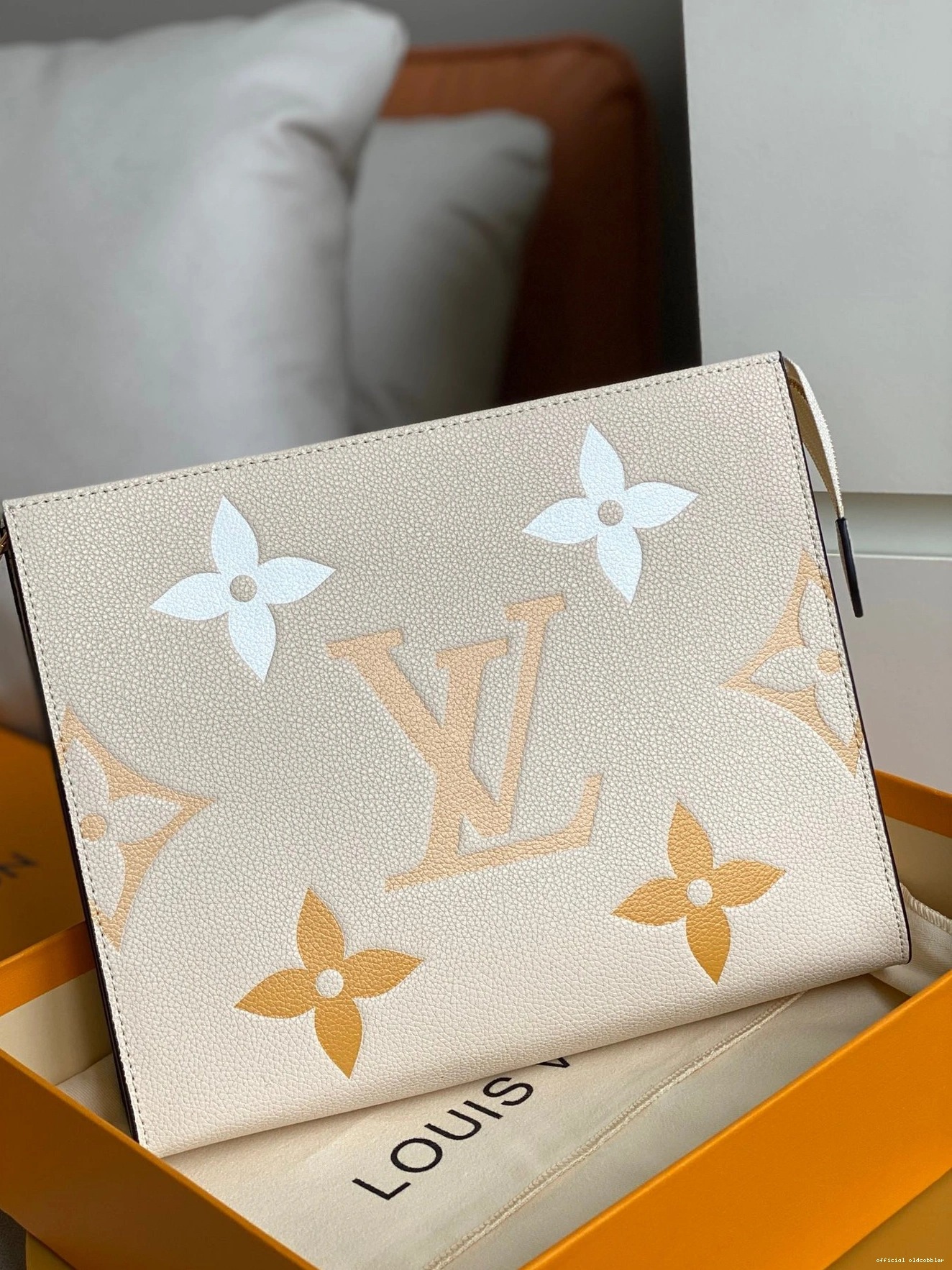 LOUIS VUITTON POUCH 26 TOILETRY 0805